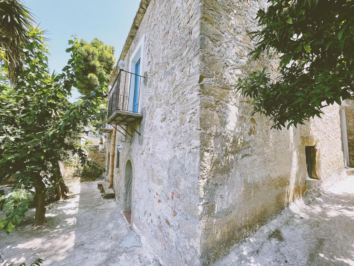 La Casa Del Nespolo Bed & Breakfast Capo dʼOrlando Екстериор снимка